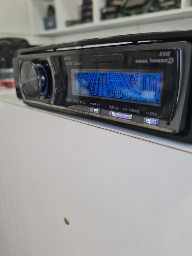 پخش استوک pioneer 6050 ub