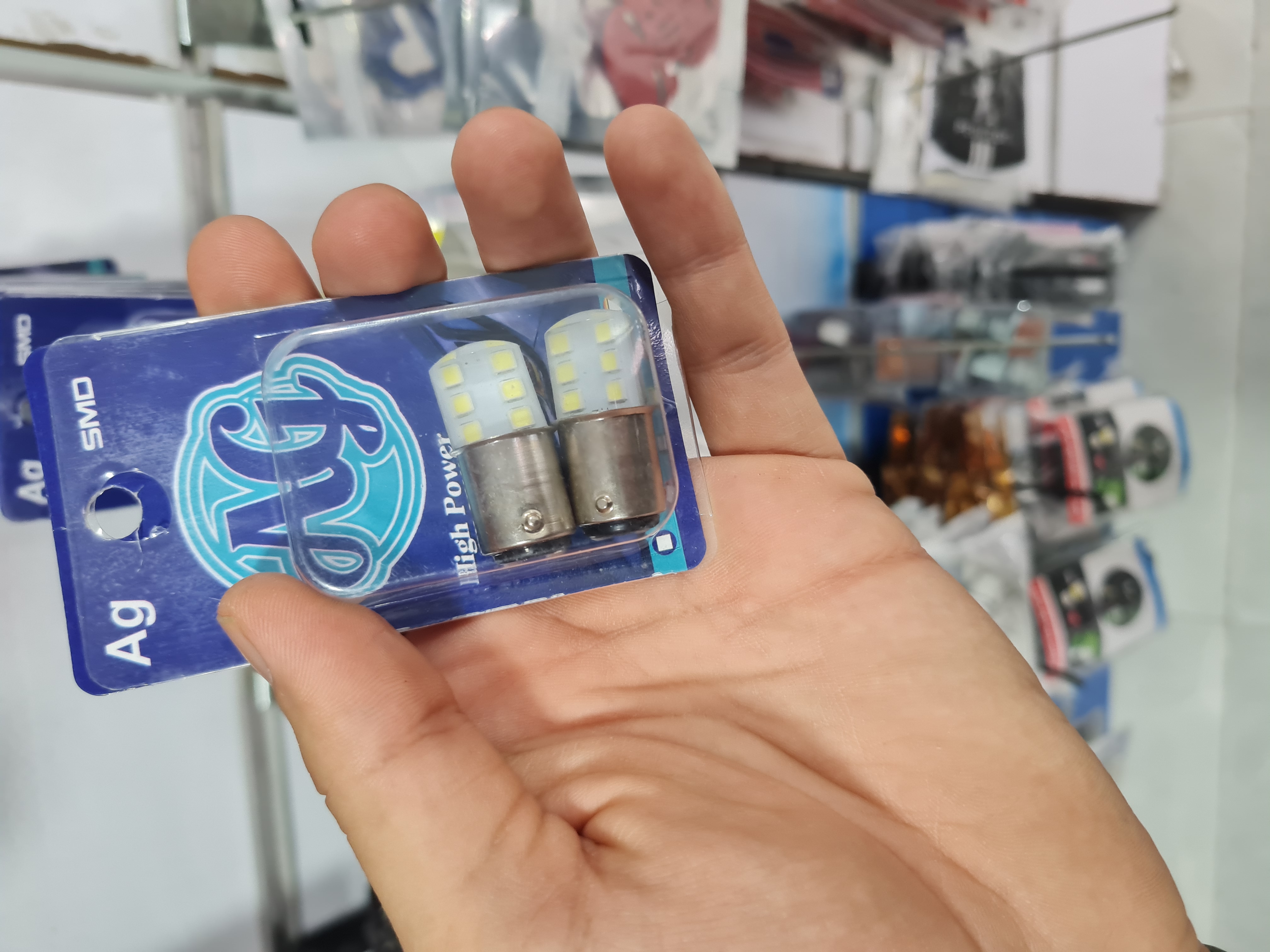 لامپ ۱۴۴تایی